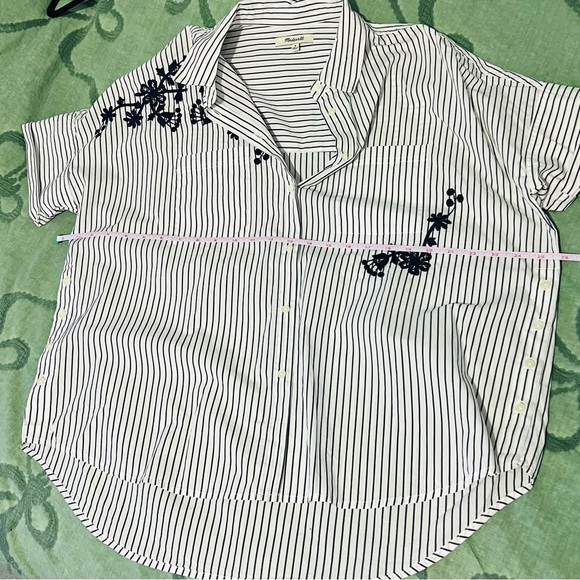 Madewell Boxy Button-Down - Picture 4 of 5